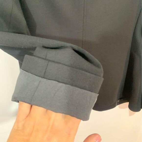 𝅺WOMAN’S black blazer with stretch. Size medium. New condition. - Picture 9 of 10